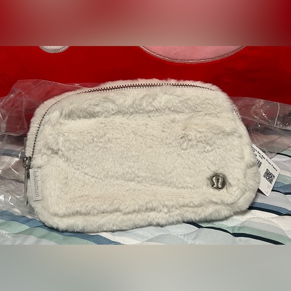 lululemon athletica Handbags - NWT LULULEMON BELTBAG
Everywhere Belt Bag 1L
Fleece